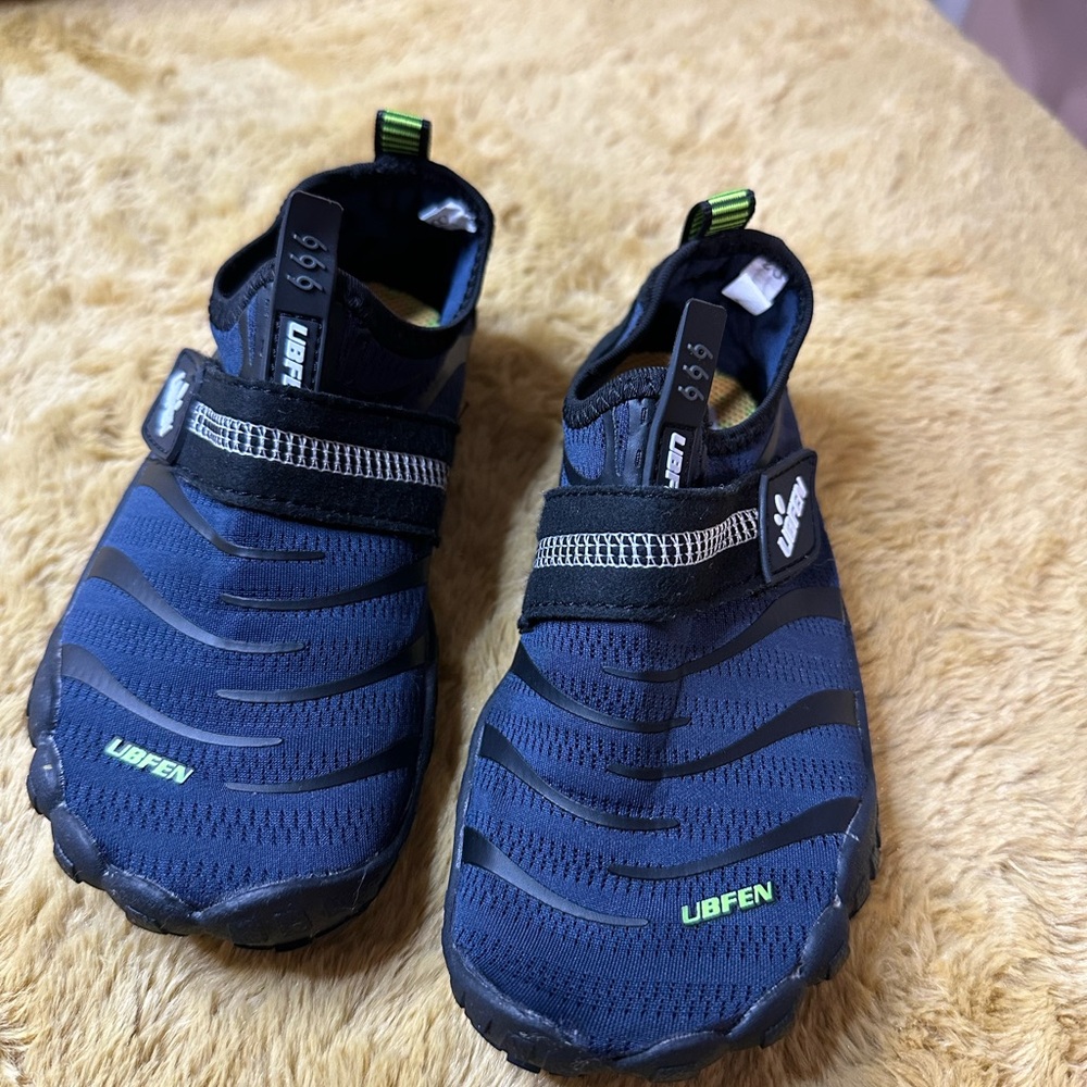 UBFEN Water Shoes in Black and Blue